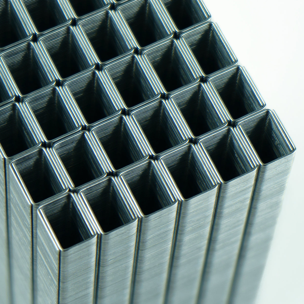 Corchete 7112 galvanizado para cierre de zuncho plástico y PET