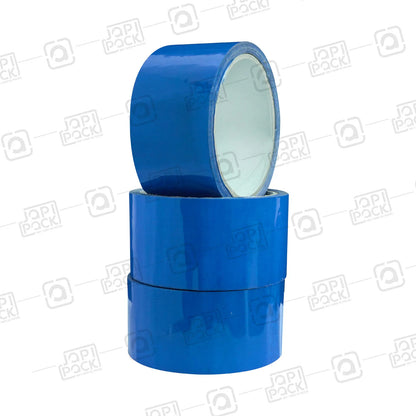 Tres rollos de cinta adhesiva azul para embalaje apilados