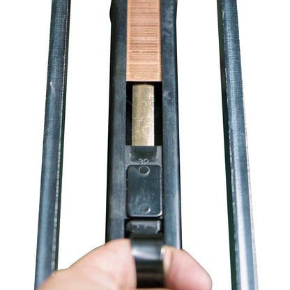 Corchetera de pedal para embalaje y sellado de cajas de cartón