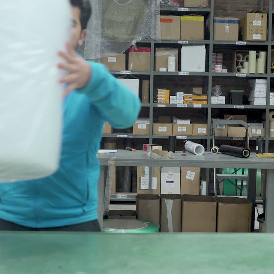 Video: cómo embalar un producto frágil con plástico burbuja Japipack de 50 cm de ancho x 50 mts